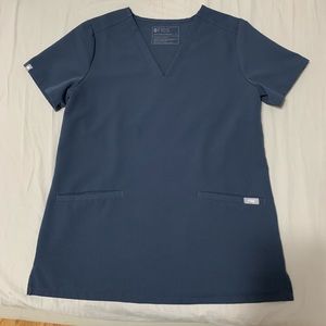 FIGS women's Sky Casma™ - Three-Pocket Scrub Top in Night Sky